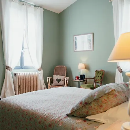 2 Pas Sages Maison De Caractere Au Bord De La Dronne, Perigord בית הארחה 3*